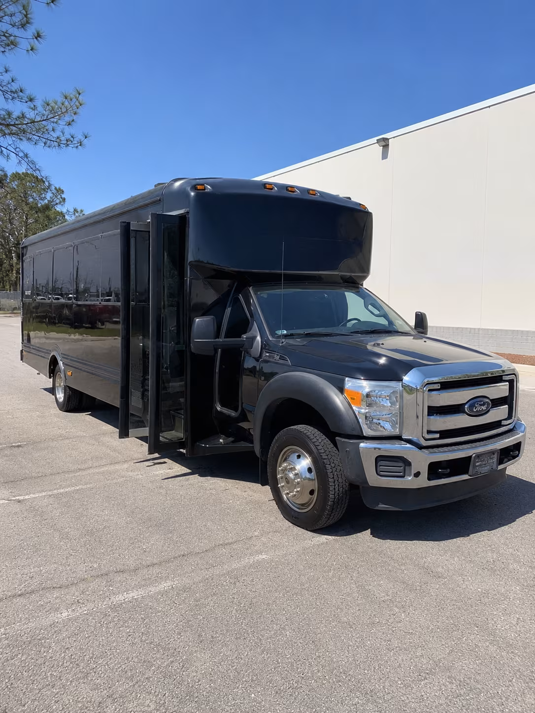 Newport Beach Homecoming & Prom Party Bus Rentals