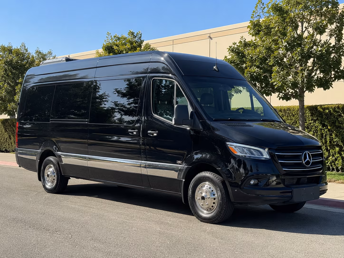 Newport Beach School Event & Field Trip Transportation